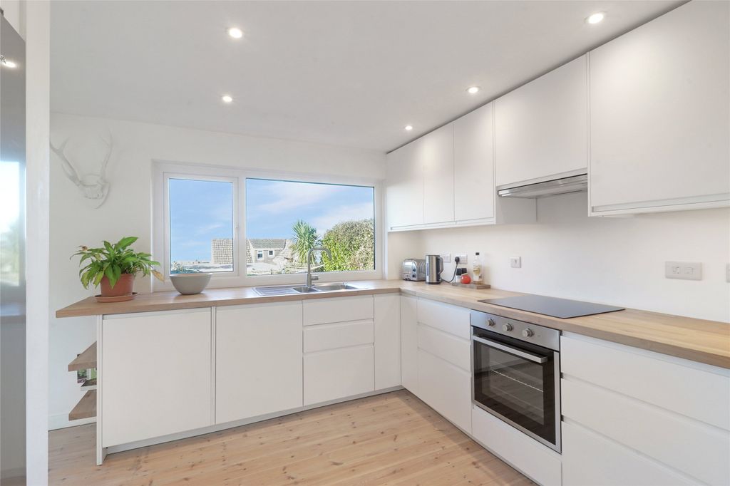 Property photo 2 of 12 2 - Picture No. 17