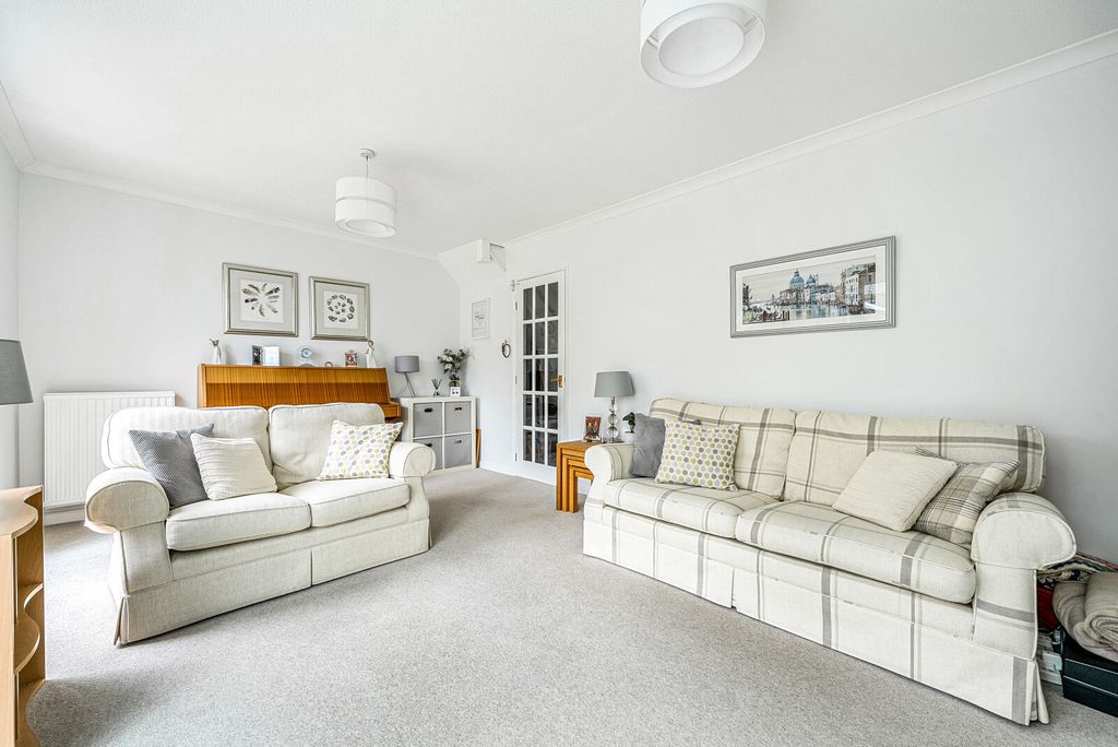 Property photo 3 of 21 1310972-1-684Fea0...