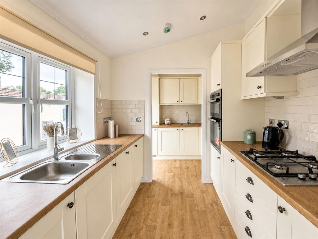 Property photo 2 of 11 8A-Thames-Road-6F8c5d9E-10.Png