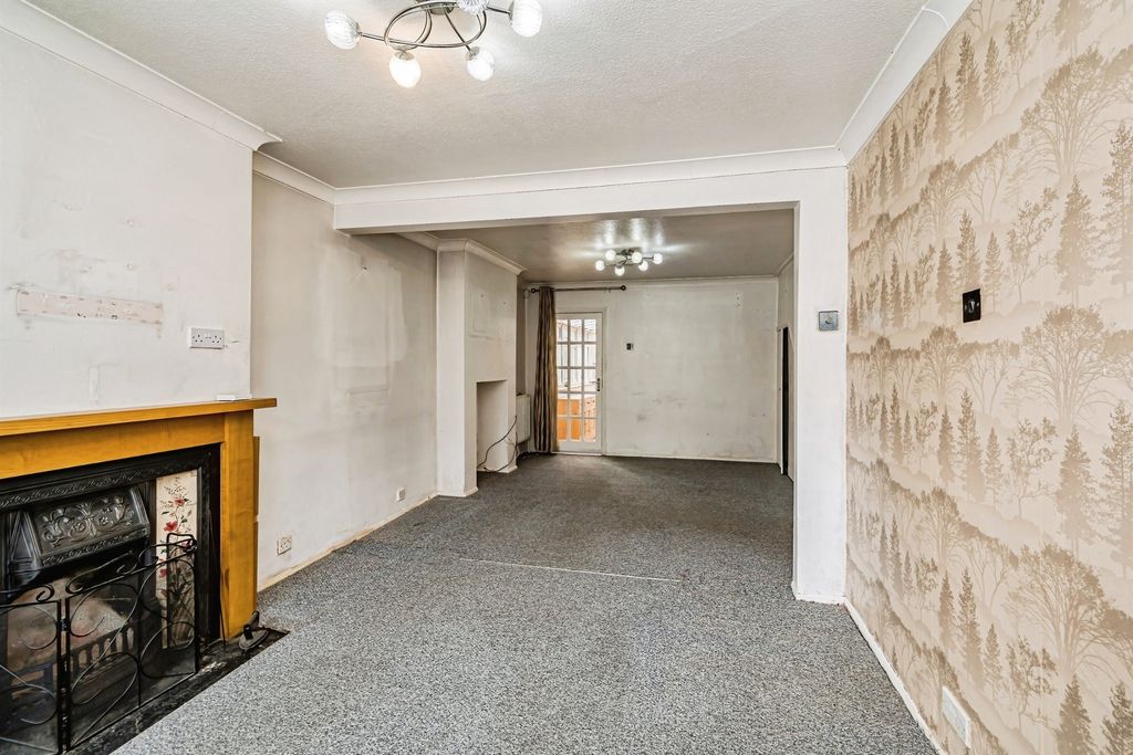 Property photo 3 of 18