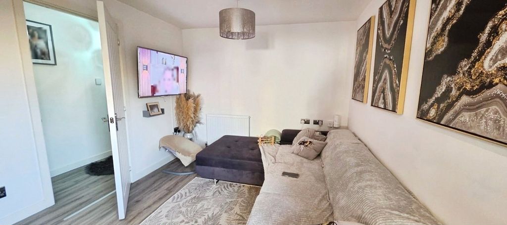 Property photo 3 of 8 Picture No. 24