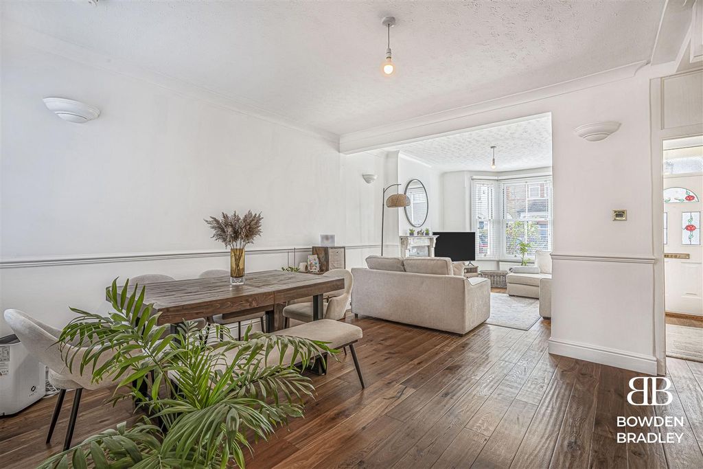 Property photo 3 of 17 Dining Room