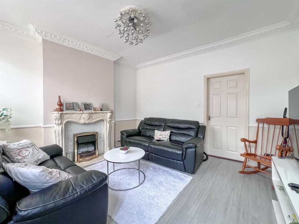 Property photo 2 of 16 Sitting Room