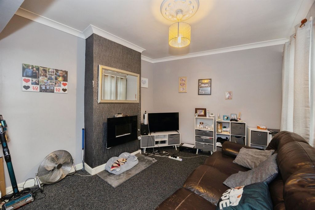 Property photo 2 of 17