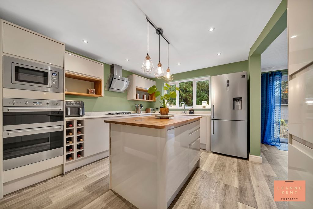 Property photo 3 of 36