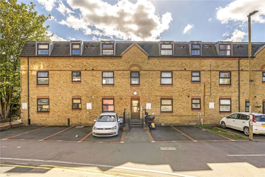 Property photo 1 of 6