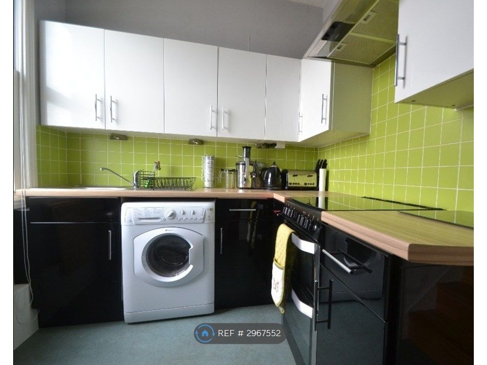 Property photo 3 of 11 Kitchen