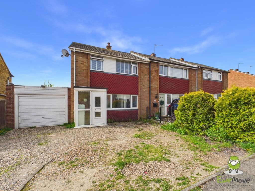 Property photo 1 of 14 Ewemove Estate Agents Basingstoke - Baird Av
