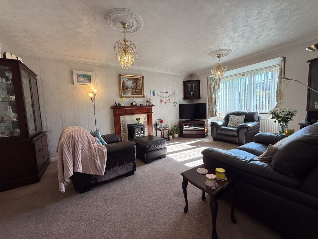 Property photo 3 of 19 Living Room