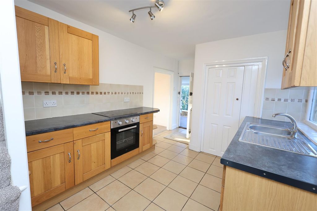Property photo 3 of 25 Kitchen