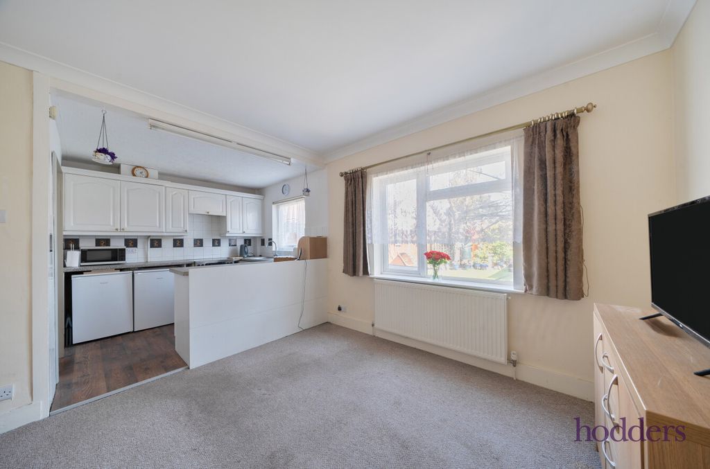 Property photo 2 of 21 10882299-9E74-473...