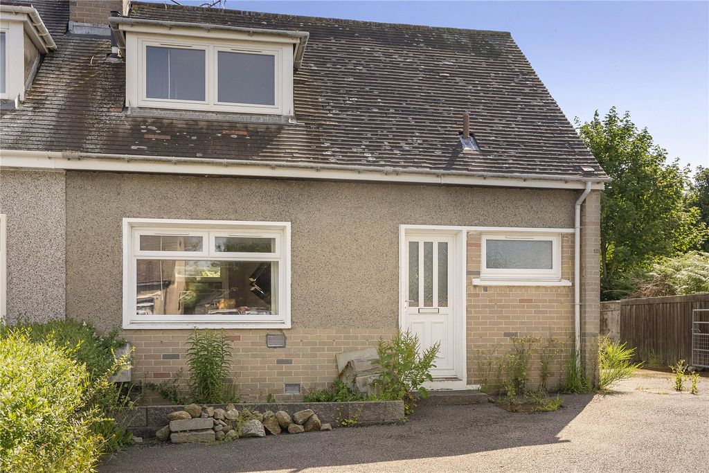 Property photo 1 of 22 Hillocks Way