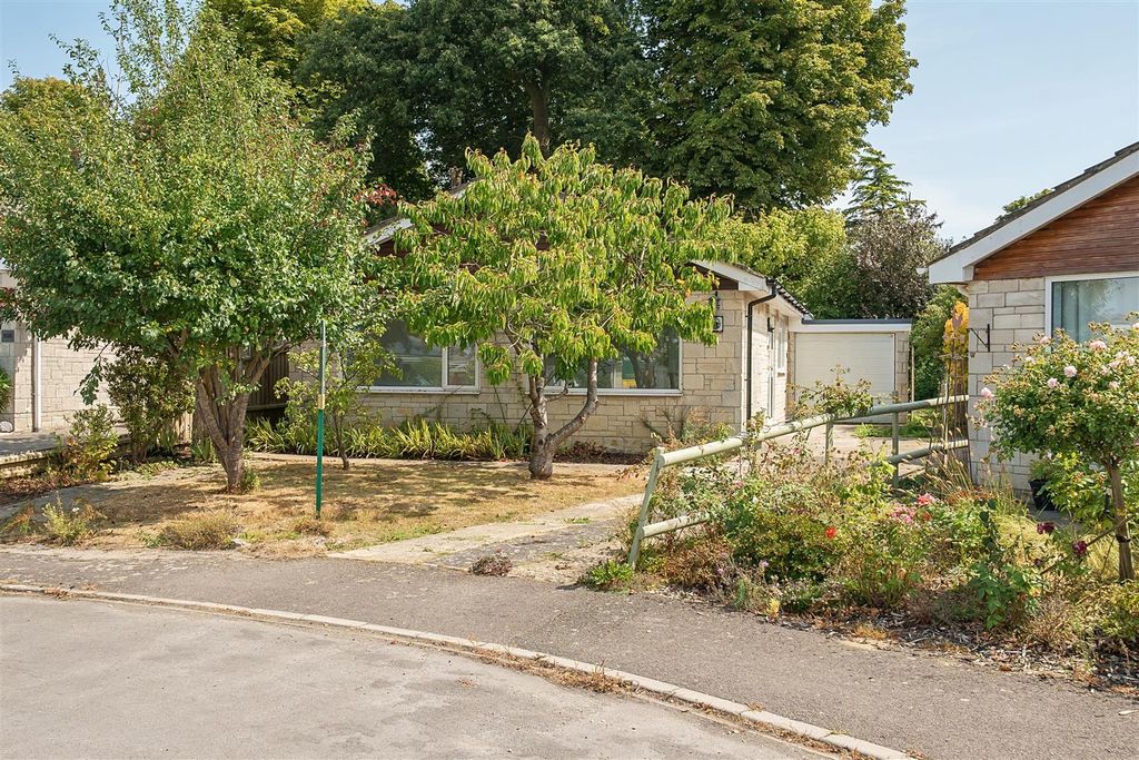 Property photo 2 of 10 Front