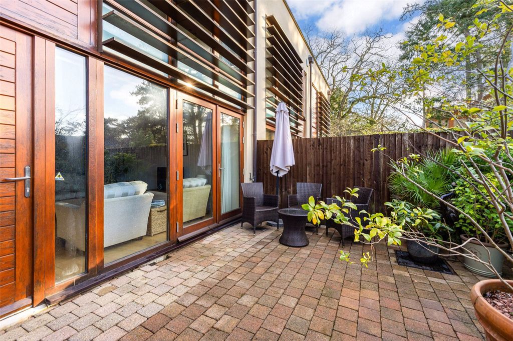 Property photo 1 of 14 Front Courtyard