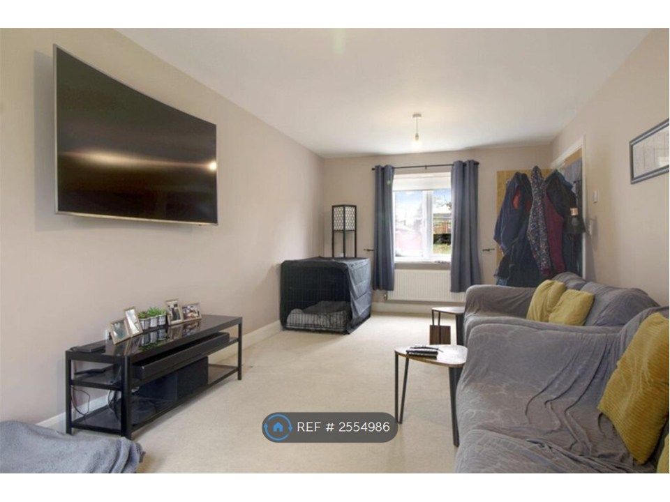 Property photo 3 of 14 Lounge 2