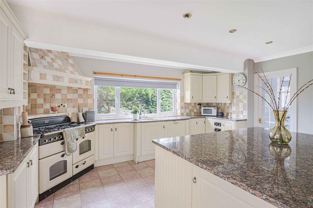 Property photo 3 of 23 Kitchen