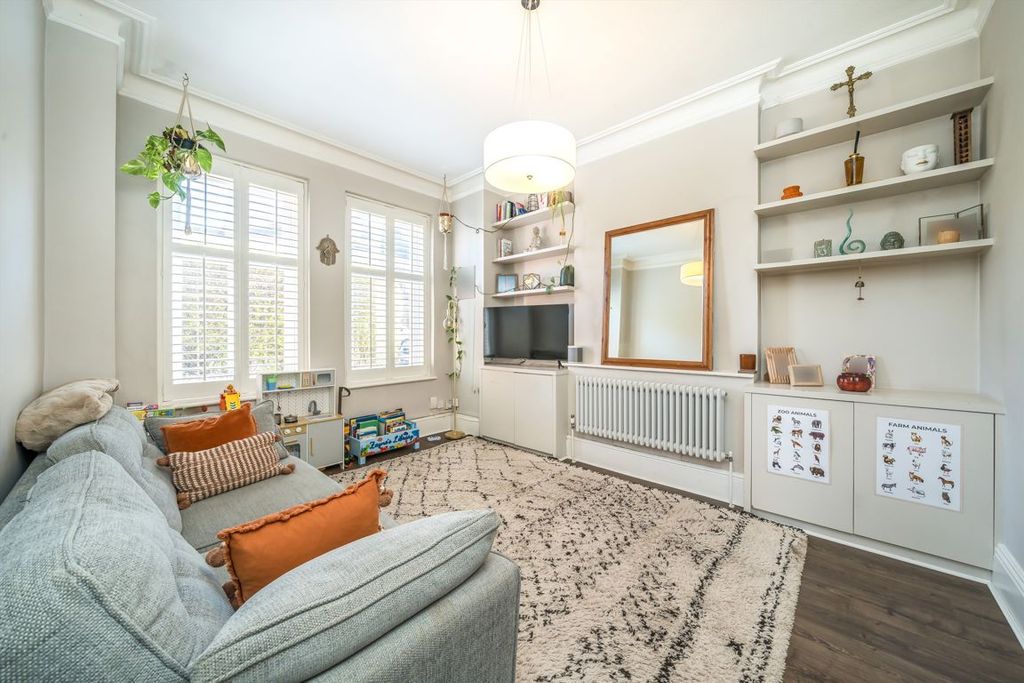 Property photo 2 of 8