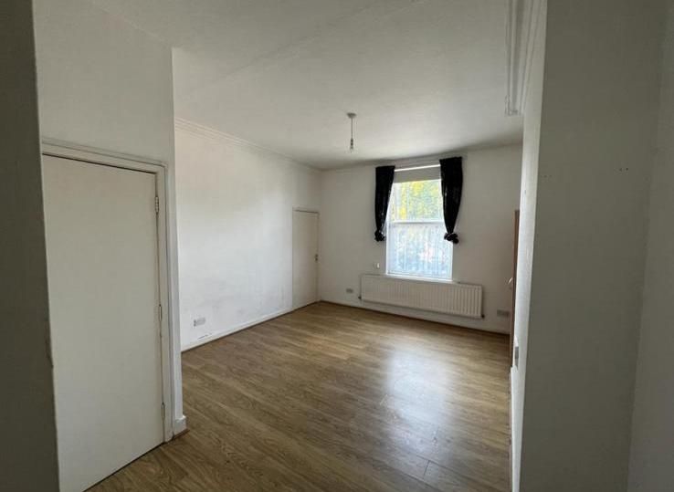 Property photo 1 of 5 Spacious Studio Flat In The Heart Of Moseley