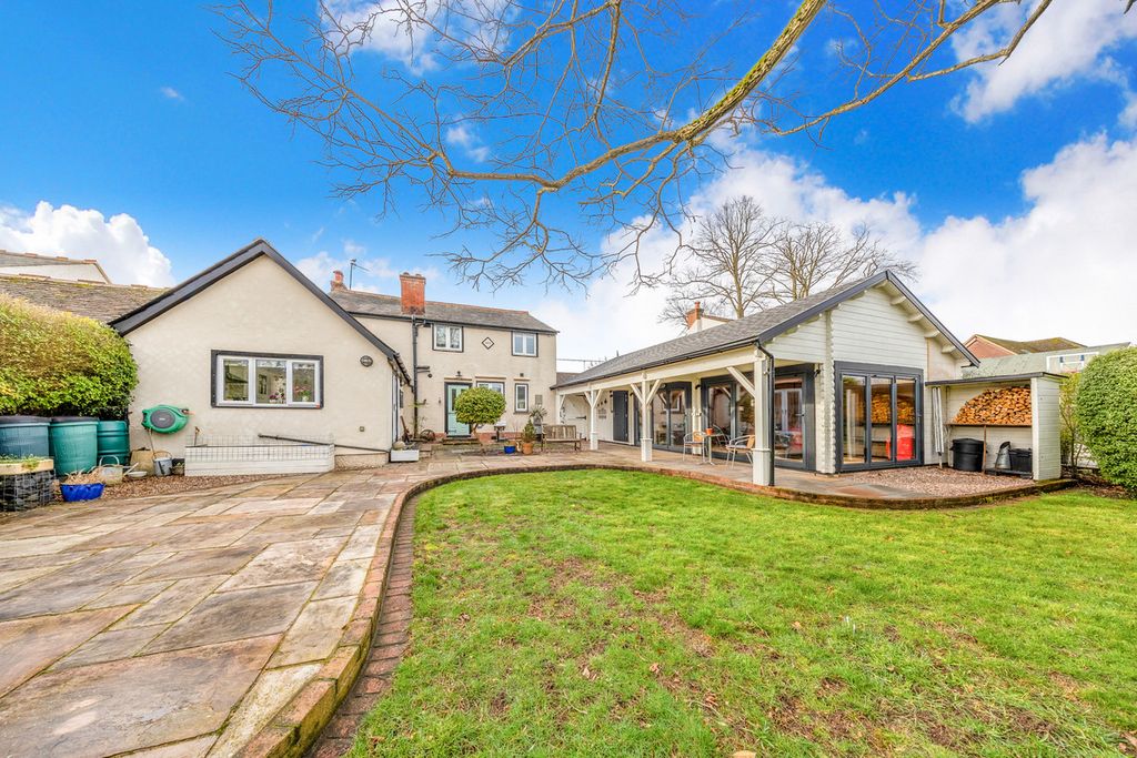 Property photo 2 of 29