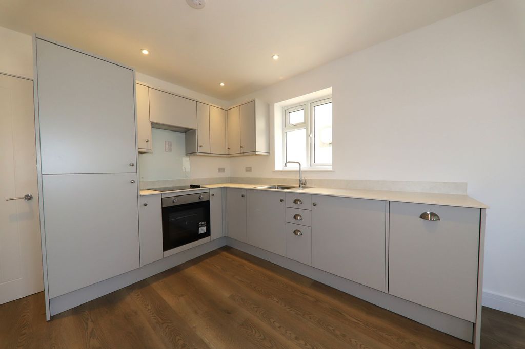 Property photo 3 of 12 Kitchen (E)