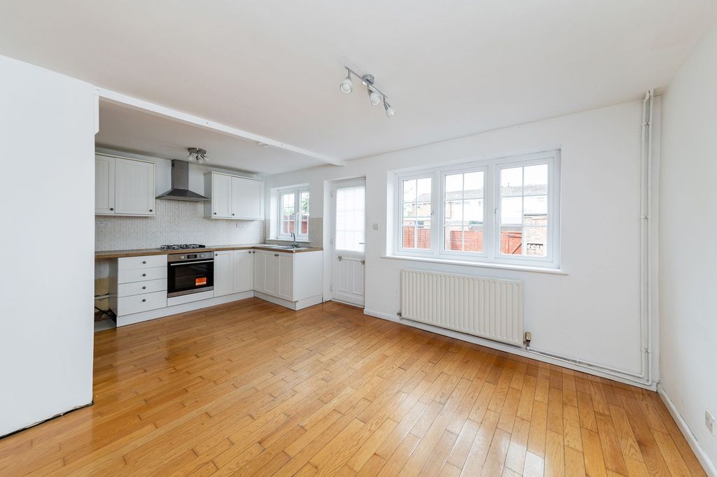 Property photo 3 of 24