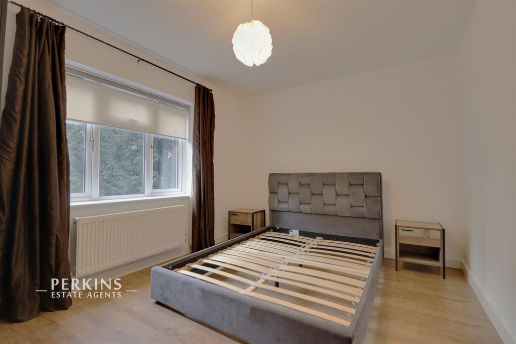 Property photo 3 of 6 Bed 1.Jpg