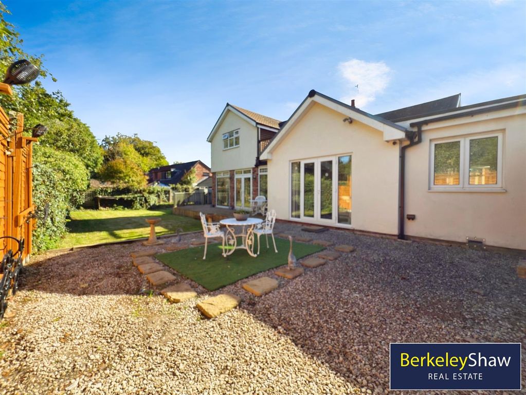 Property photo 2 of 29 F44034dc--47C2-99E4-6629EE1A09A2-24598-000003860D0