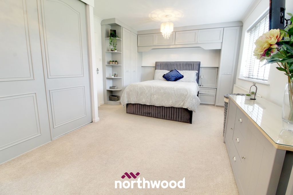 Property photo 2 of 35