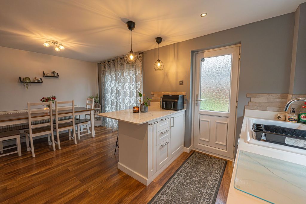 Property photo 2 of 26