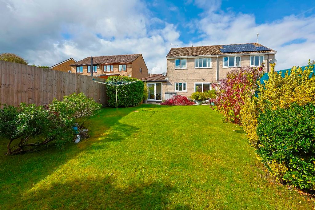 Property photo 2 of 27