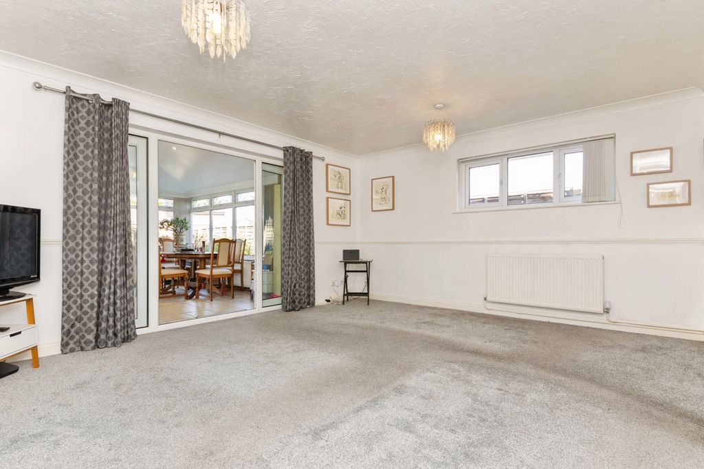 Property photo 3 of 17 Living Room