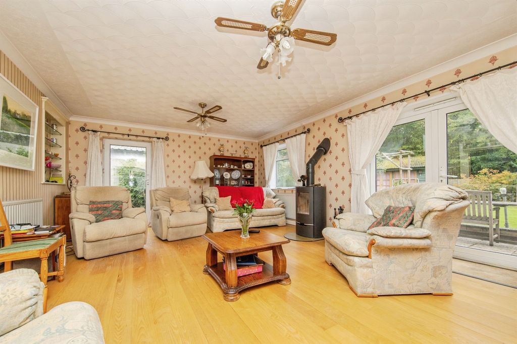 Property photo 3 of 17