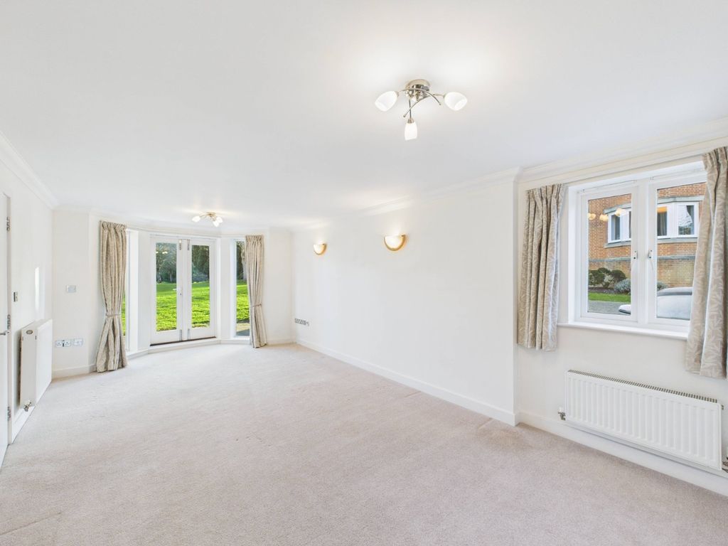 Property photo 2 of 13 Living/Dining Room