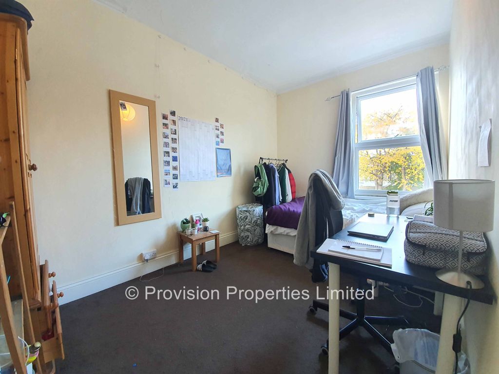 Property photo 3 of 10 Photo