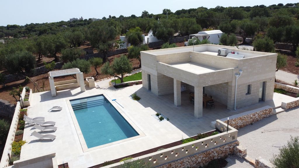 Property photo 2 of 35