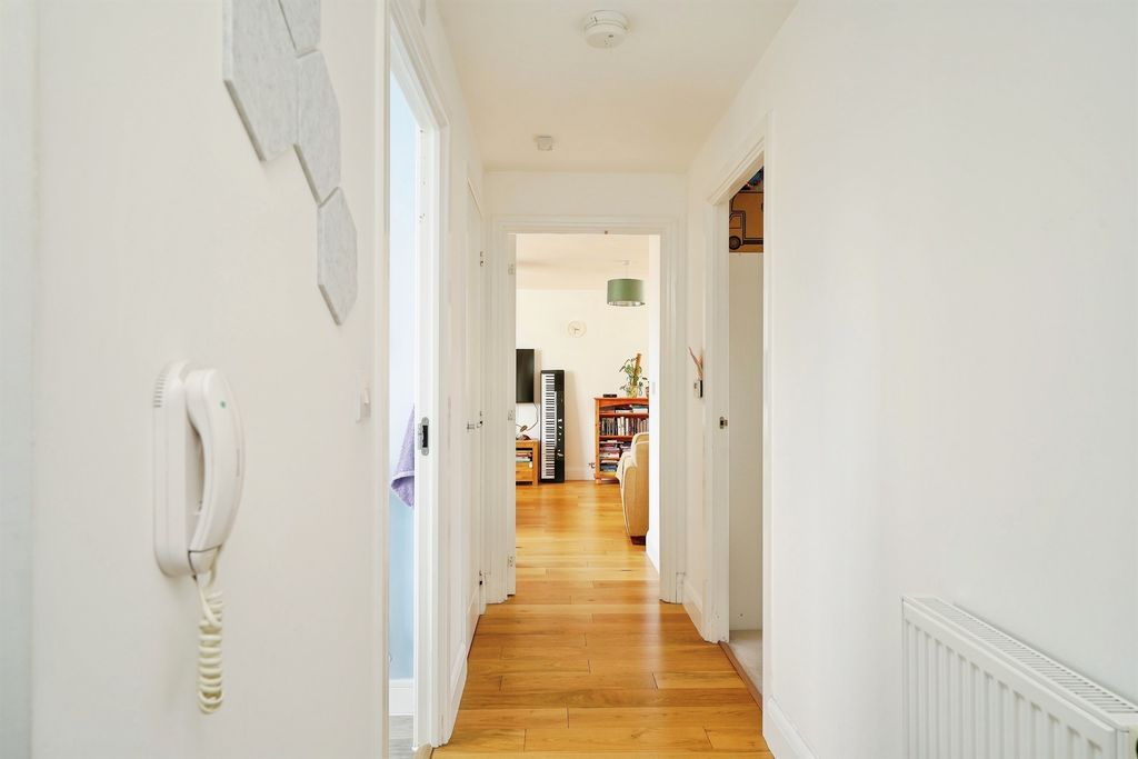 Additional image 8 of 2 bed flat for saleFalcon Drive, Didcot OX11