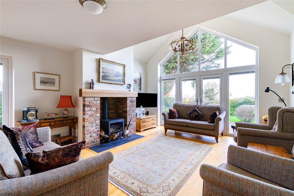 Property photo 2 of 20 Sitting Room