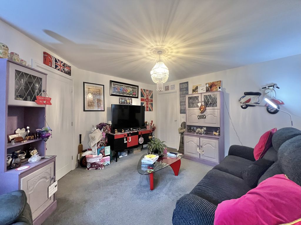 Property photo 2 of 20