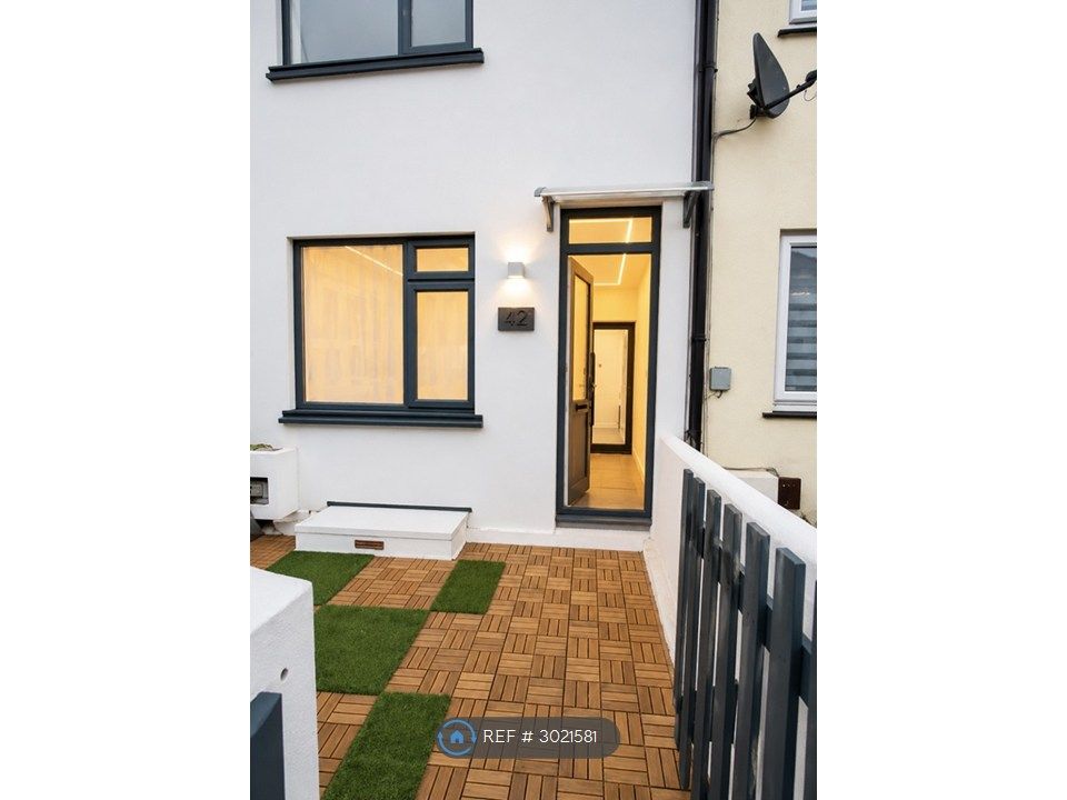Property photo 1 of 9 Front Entrance
