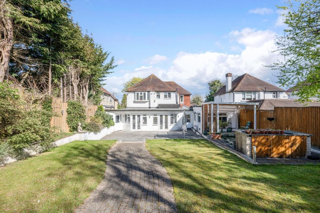 Property photo 2 of 22 Burgh Wood