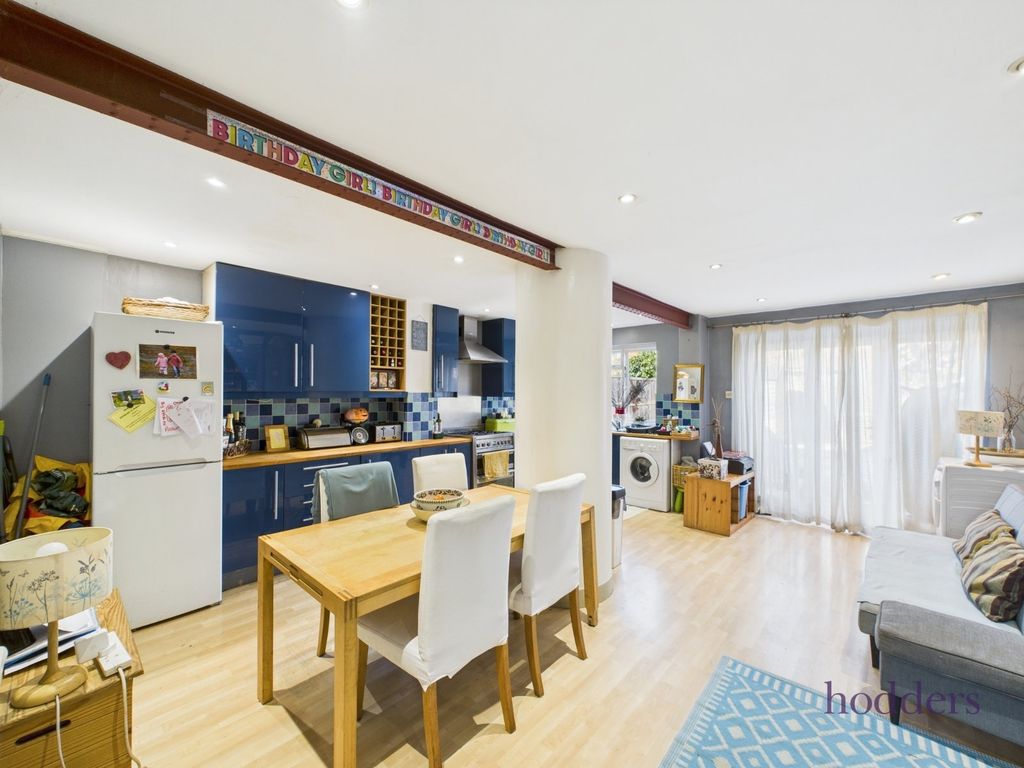 Property photo 2 of 15 Picture No. 16