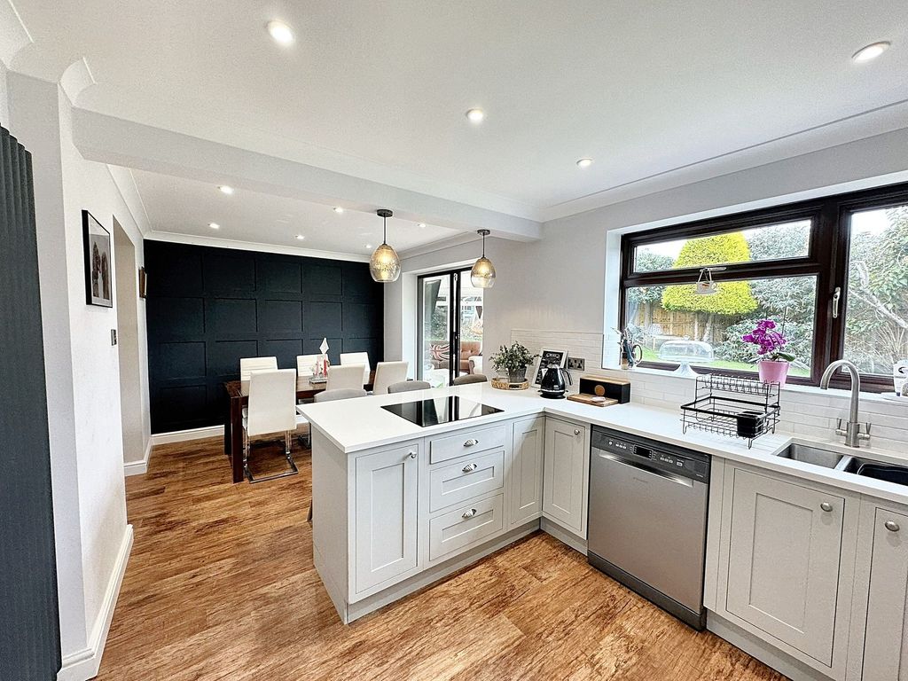 Property photo 3 of 16 Kitchen/Diner
