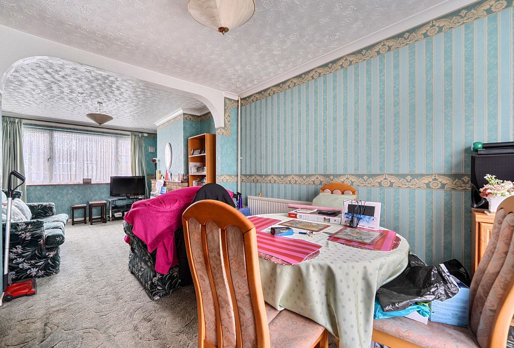 Property photo 3 of 21 1418387-15-699c65...