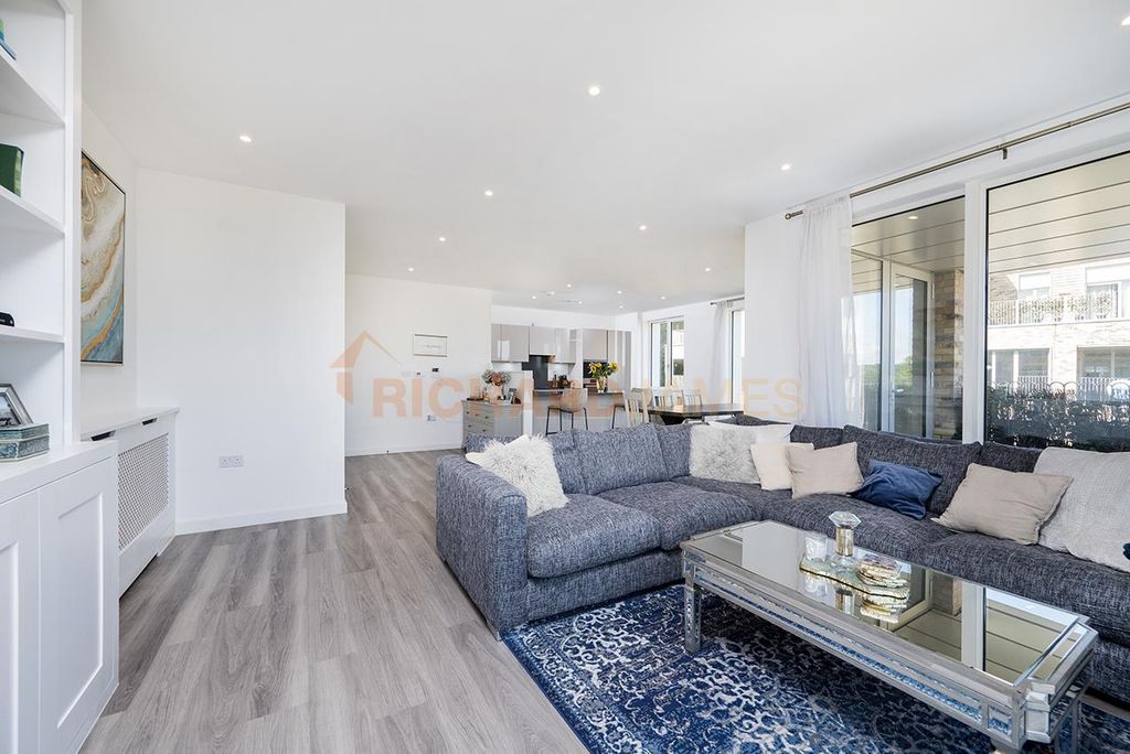 Property photo 3 of 15 W03.Jpg