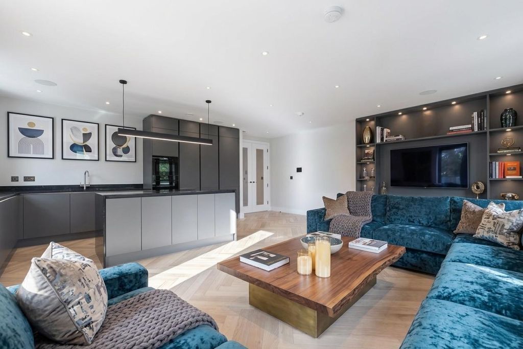 Property photo 3 of 10 Image