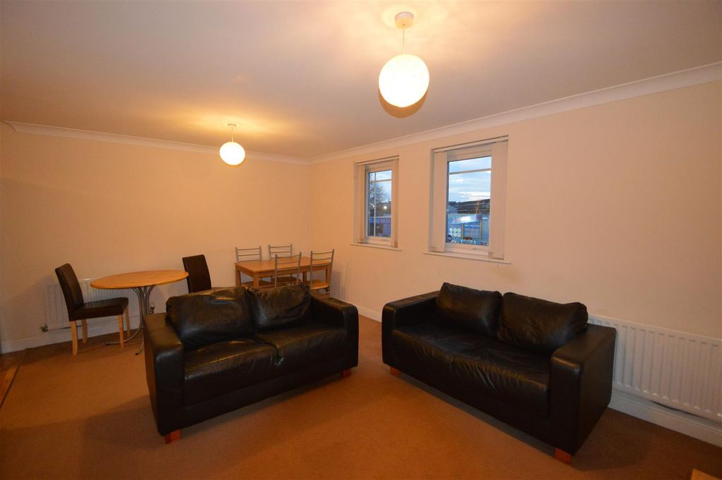 Property photo 2 of 8