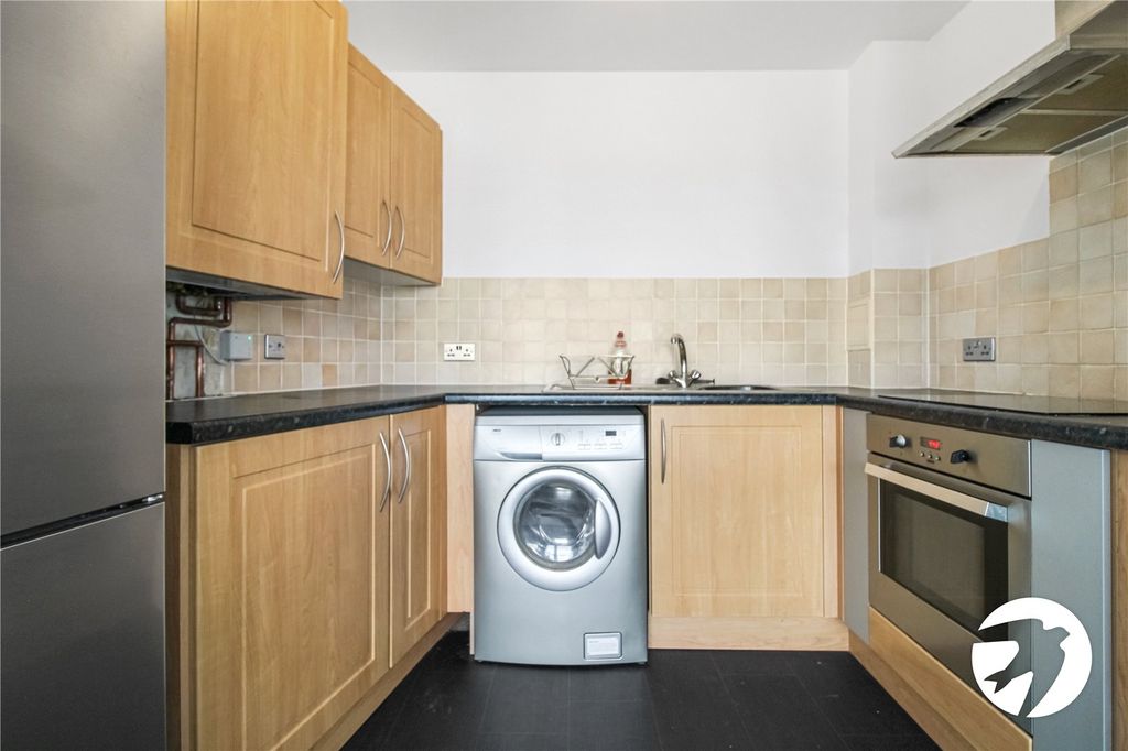 Property photo 2 of 6 Kitchen