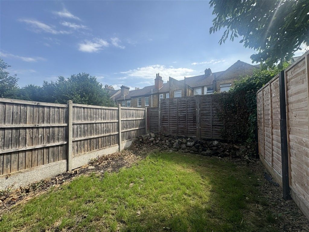 Property photo 2 of 10 Garden
