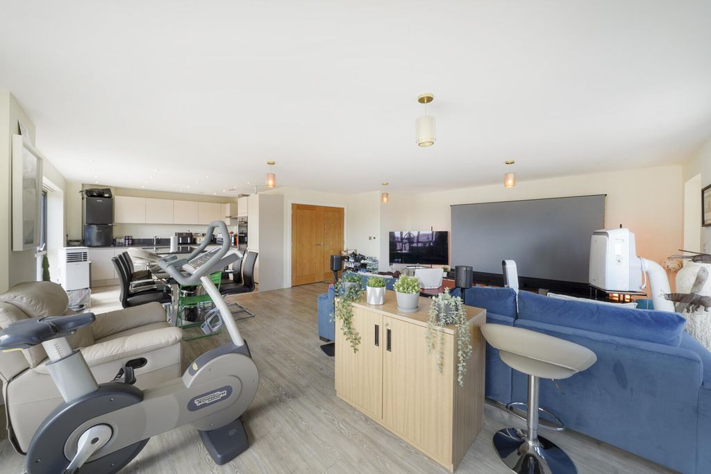 Property photo 2 of 18 Gym
