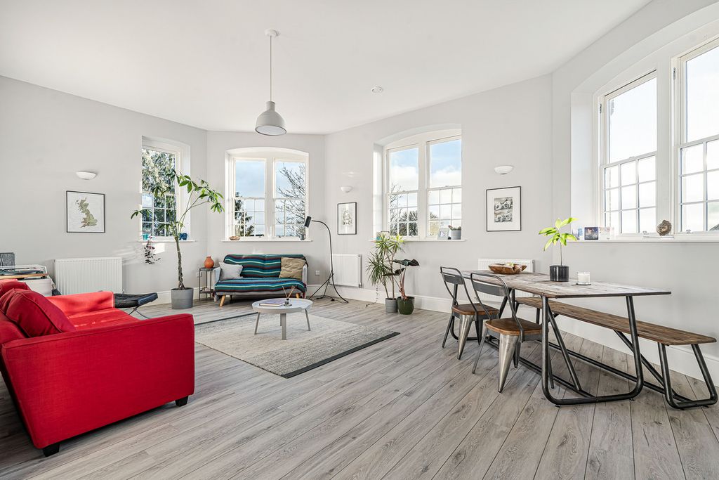 Property photo 2 of 22